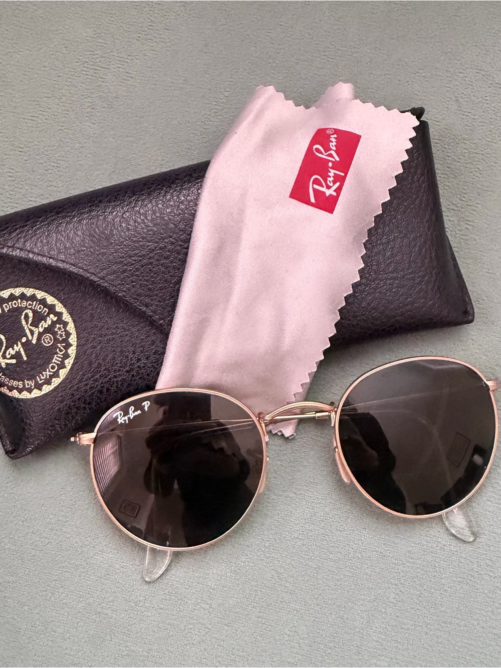 Ray-Ban Round Metal Sunglasses in Rose Gold with Black Lenses
